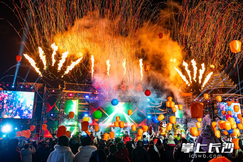 这个春节，长沙方特东方神画变身流光溢彩的宋韵天地。均为主办方供图