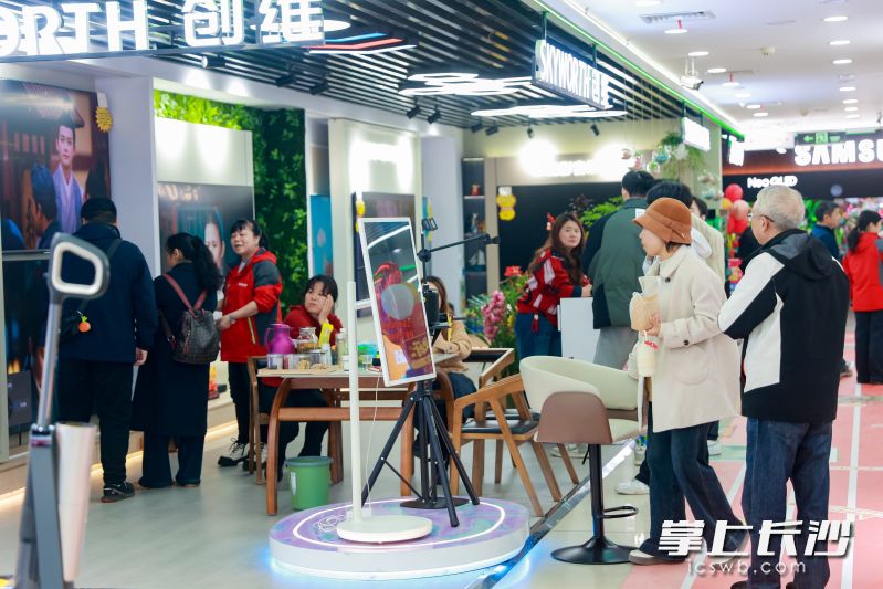 春节期间,通程电器客流环比增长超一倍。 春节期间,通程电器客流环比增长超一倍。