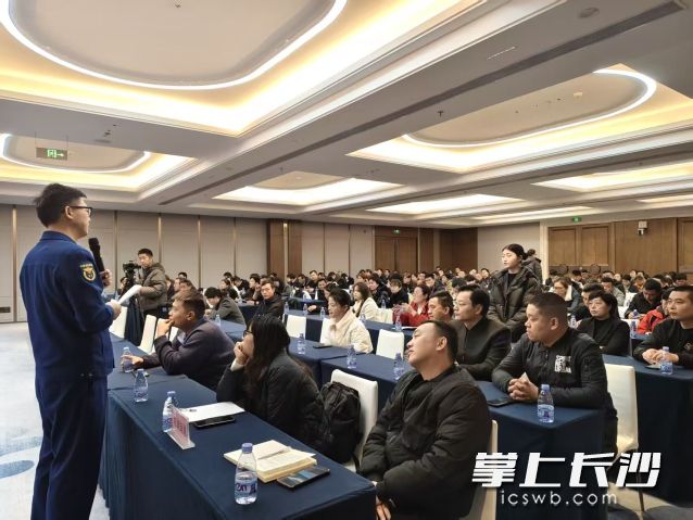 “开工第一课讲安全”培训现场，参训人员积极参加互动。  均为长沙晚报全媒体记者舒元臻摄