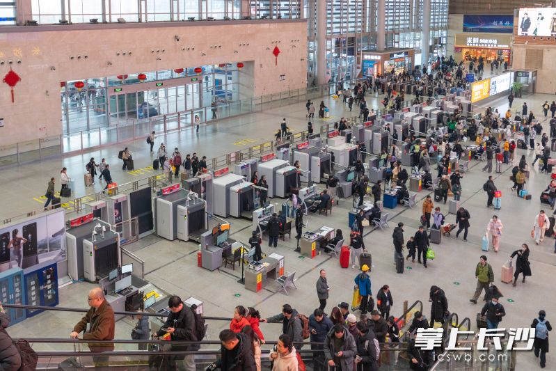 春运后半程，长沙南站客流量持续走高。 通讯员供图