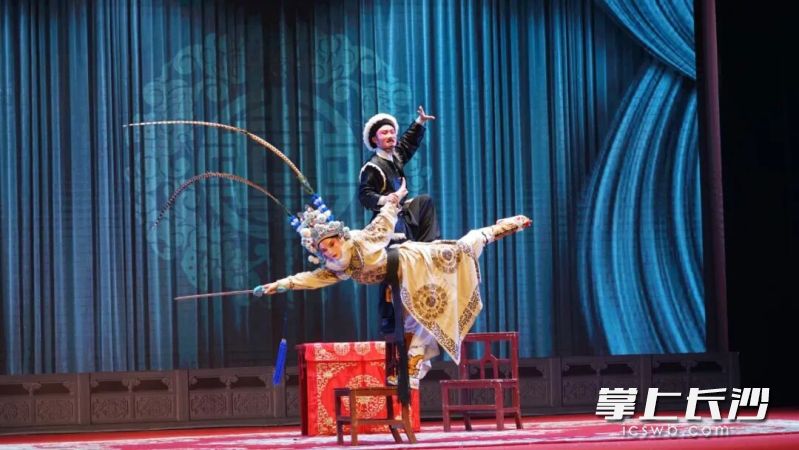 花鼓小戏《拦马》。