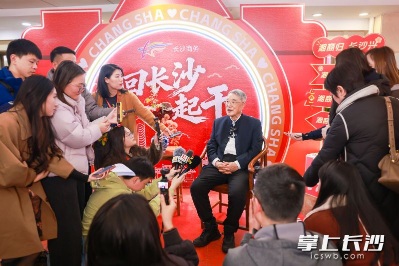 中国工程院院士、应用地球物理学家何继善。通讯员 供图 中国工程院院士、应用地球物理学家何继善。通讯员 供图