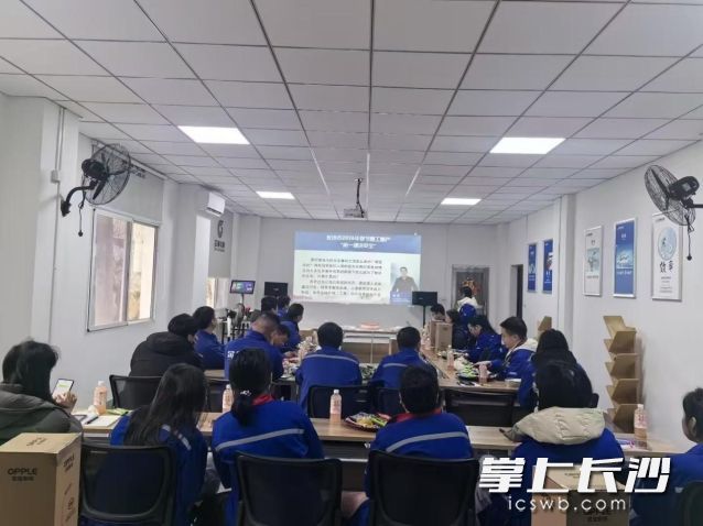 “开工第一课讲安全”直播学习现场。 长沙晚报通讯员 周建柏供图 “开工第一课讲安全”直播学习现场。 长沙晚报通讯员 周建柏供图