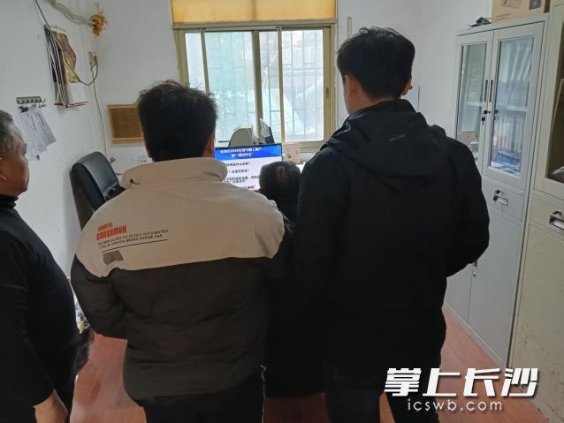 高速印务组织员工集中学习。  均为长沙晚报通讯员 曾侣阳供图