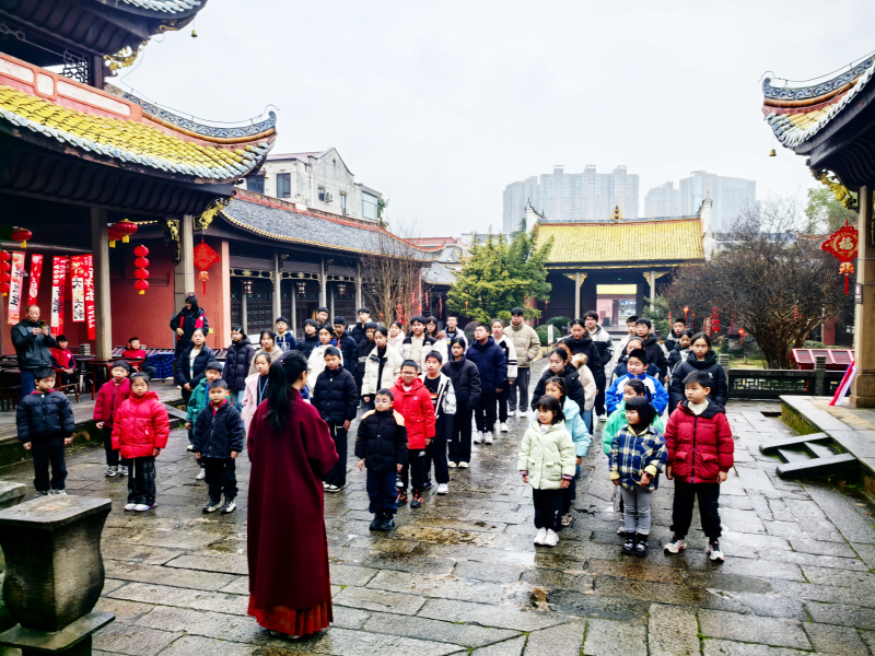 浏阳市城西社区开展“赓续中华文脉 礼育时代新人”主题活动。通讯员供图