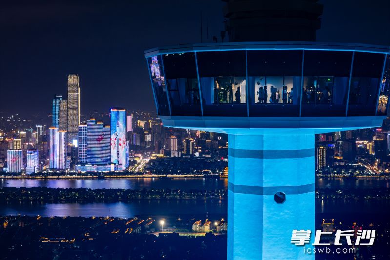 夜色中的“长沙之眼”。