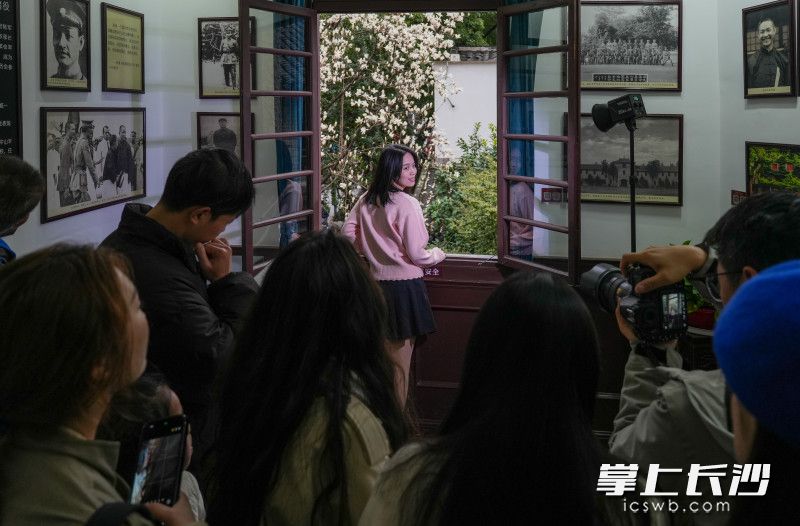 3月1日下午，程潜公馆前来拍照打卡的市民游客络绎不绝。均为长沙晚报全媒体记者 邹麟 摄