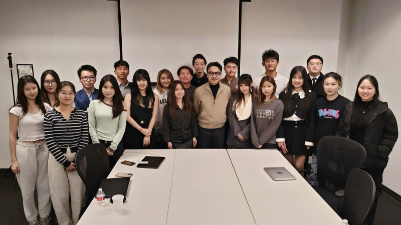 汪涵与创业青年合影 均为湖南卫视 供图