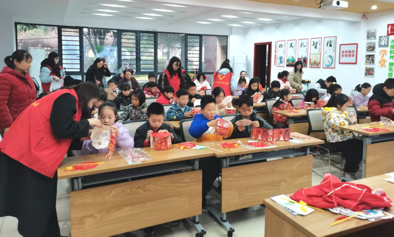 宁乡市玉潭街道新城社区开展“欢乐闹元宵，童心传民俗”元宵节主题活动。通讯员供图