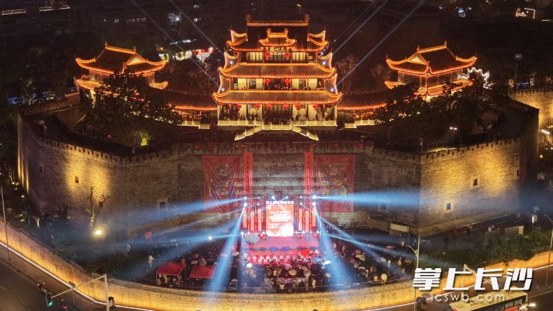 2026天心区“悦”元宵喜乐会暨天心阁城墙音乐会启动式现场。 均为长沙晚报全媒体记者易亿摄