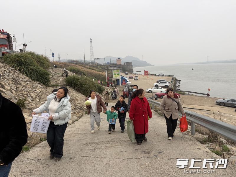 大家满载而归。 长沙晚报全媒体记者 洪虹 摄 大家满载而归。 长沙晚报全媒体记者 洪虹 摄