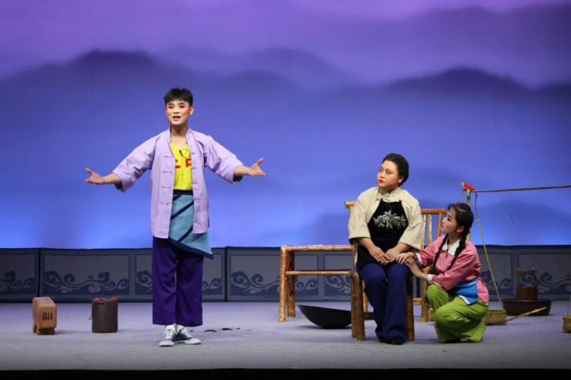 花鼓小戏《补锅》。 花鼓小戏《补锅》。