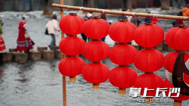 元宵夜可与亲朋好友赏灯或者“云上”赏月。 长沙晚报全媒体记者 舒元臻 摄