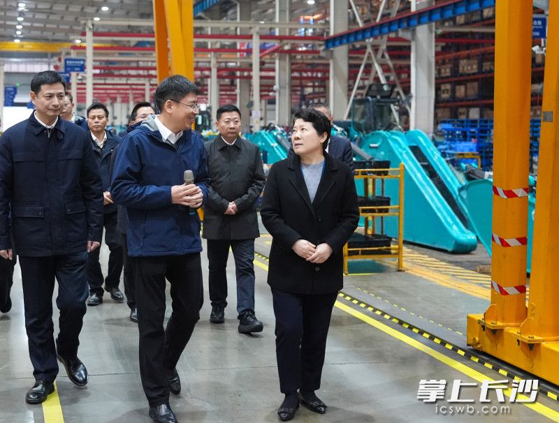 山河智能装备股份有限公司调研现场。 均为长沙晚报全媒体记者 郭雨滴 摄 山河智能装备股份有限公司调研现场。 均为长沙晚报全媒体记者 郭雨滴 摄