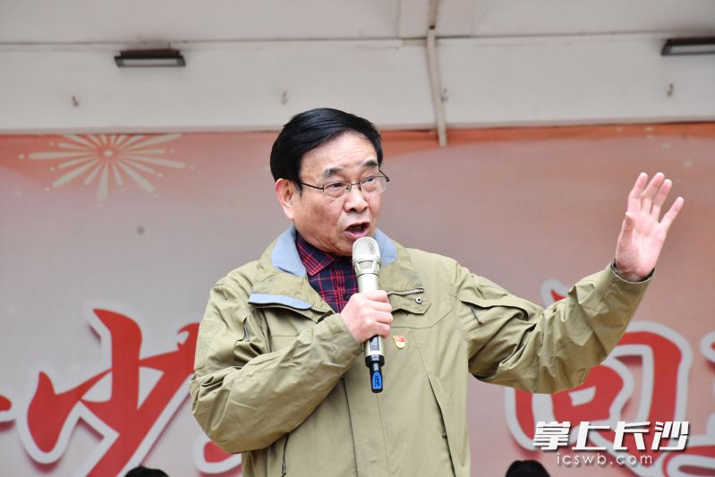 彭忠秋爷爷的寄语赢得了全场热烈掌声。长沙晚报通讯员 李艳忠 摄