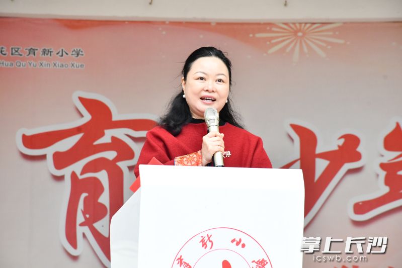 育新教育集团总校长、育新小学党支部书记、校长杨娜表示新学期将贯彻“健康第一”的育人目标。长沙晚报通讯员 李艳忠 摄