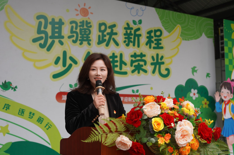 杨小华希望同学们在新学期养成好习惯、健康向未来，做闪亮的附小娃。