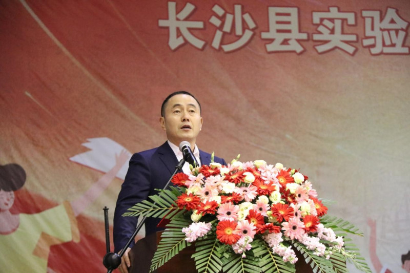 今日长沙县实验中学（维汉中学）2026年春季开学典礼上，校长李浩发表题为《理想开出花》的讲话。长沙晚报通讯员 龙笑笑 摄