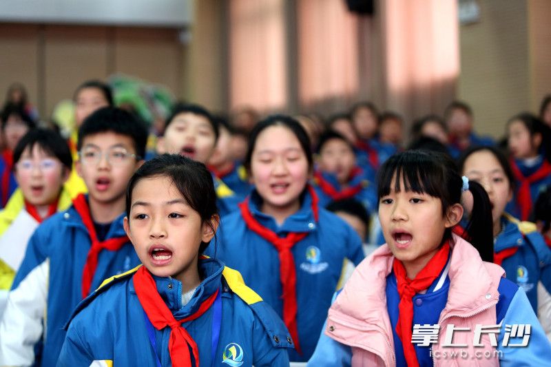 学生在参与活动互动。 学生在参与活动互动。