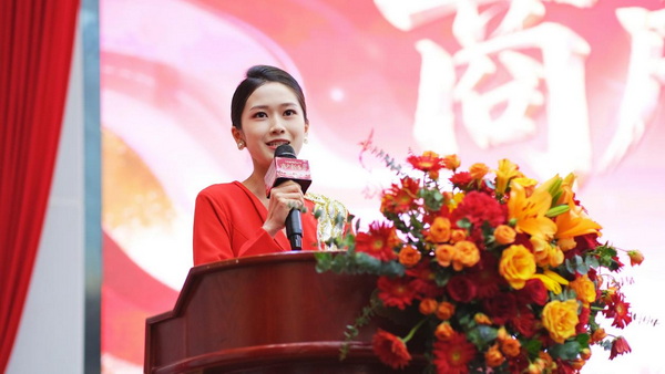 本次大会由左欢主持。 本次大会由左欢主持。