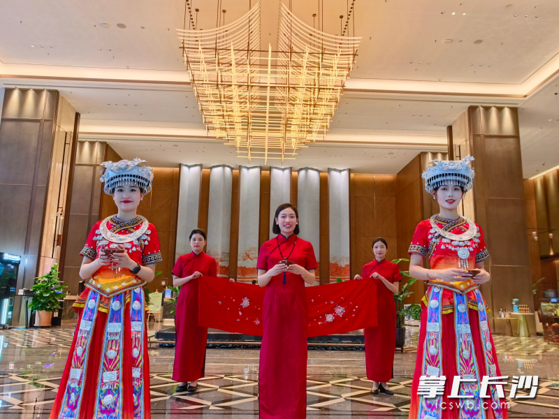 宾馆大堂迎客礼。均为受访者供图