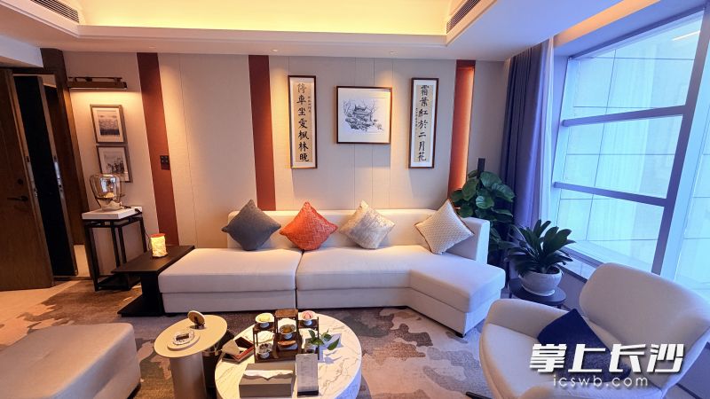 长城宾馆“八景”房中的爱晚亭主题房。