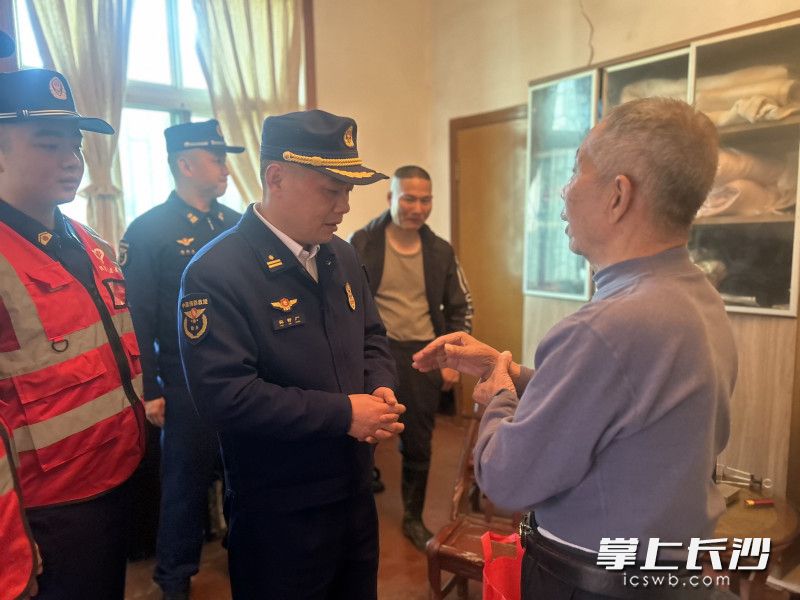 走访慰问独居老人。 均为长沙晚报通讯员 王磊 摄