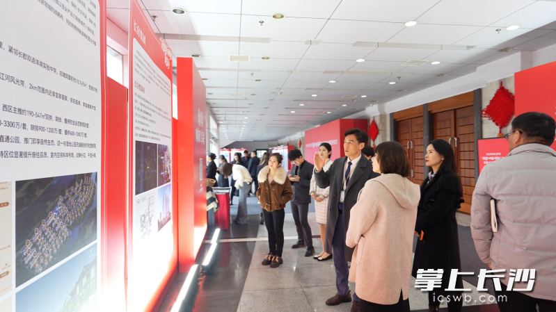 2026年长沙市“迎老乡 回故乡 建家乡”活动现场，“好房子”展区同步展出10余个“新春好房”，向与会嘉宾展示长沙的宜居魅力。刘嘉 摄
