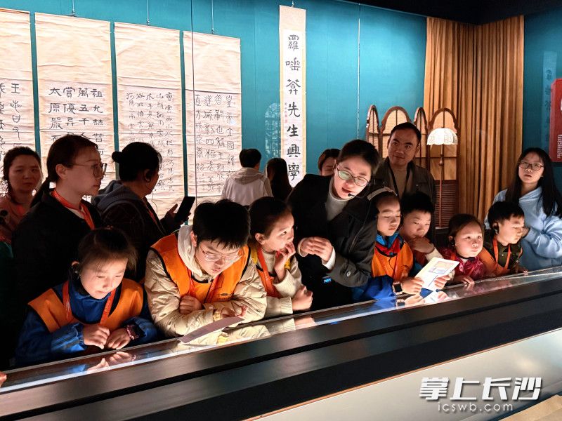 走进湖南省博物馆开启文物寻绿之旅。