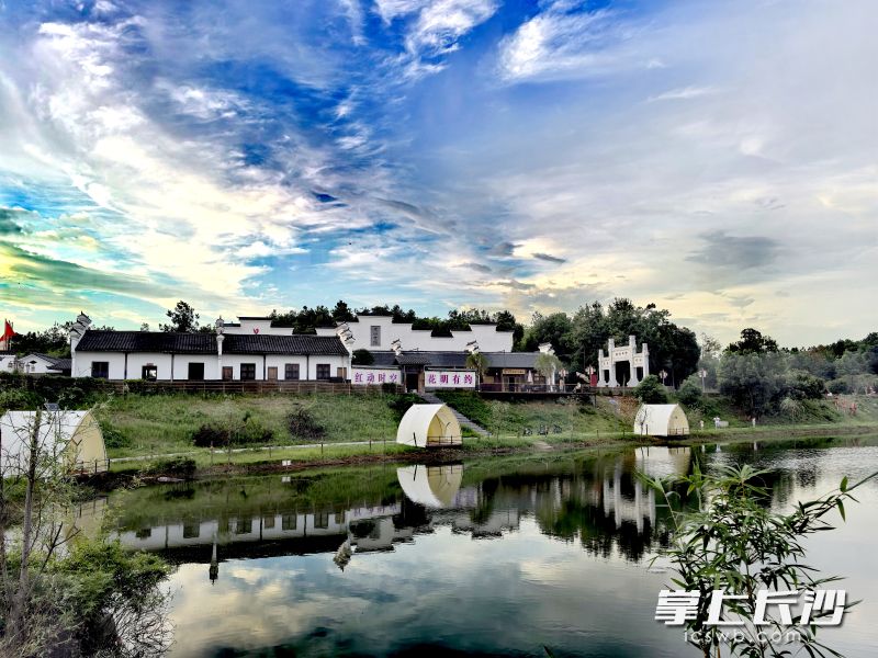 花明楼镇的“红动时空”基地,让红色资源变成助力农文旅融合发展的引擎。 资料图片 花明楼镇的“红动时空”基地,让红色资源变成助力农文旅融合发展的引擎。 资料图片