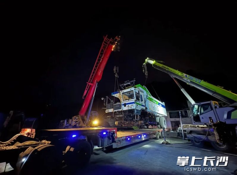 台泥重庆厂矿卡交付现场。受访者供图