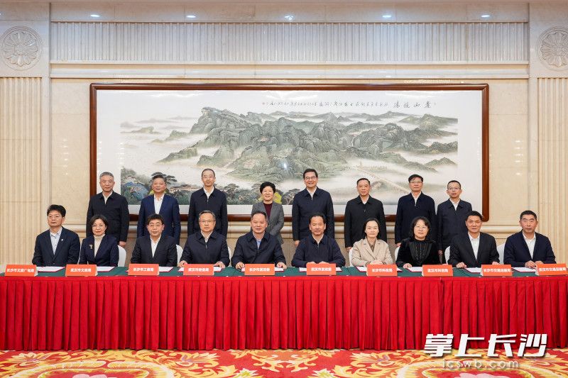 签约现场。 均为长沙晚报全媒体记者 郭雨滴 摄