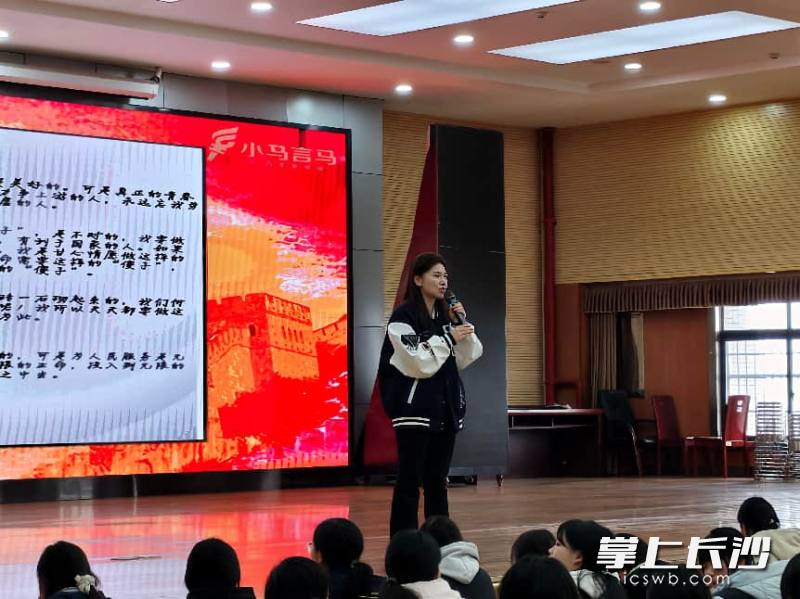 大学生宣讲员的精彩宣讲带来一堂生动的思政课。