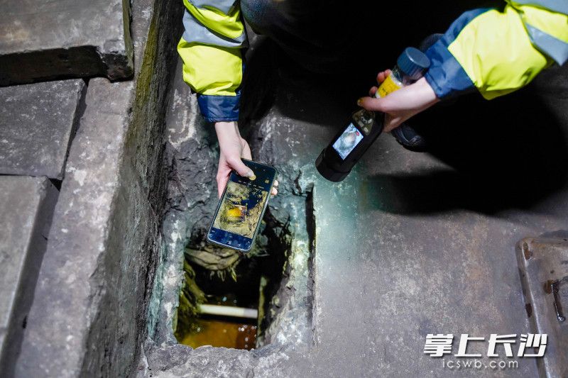 查看隧道排水管道是否通畅并拍照记录。 查看隧道排水管道是否通畅并拍照记录。