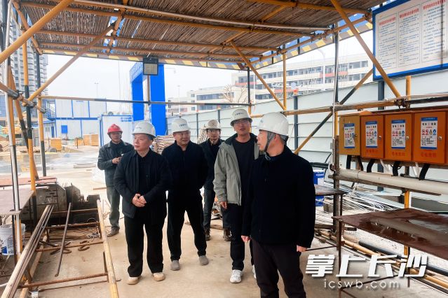 工作人员前往各在建项目开展现场安全检查。 工作人员前往各在建项目开展现场安全检查。