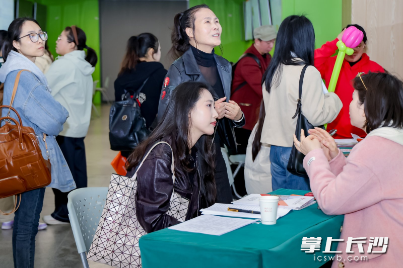 3月11日，“她时代·创未来”女性专场招聘会举行。