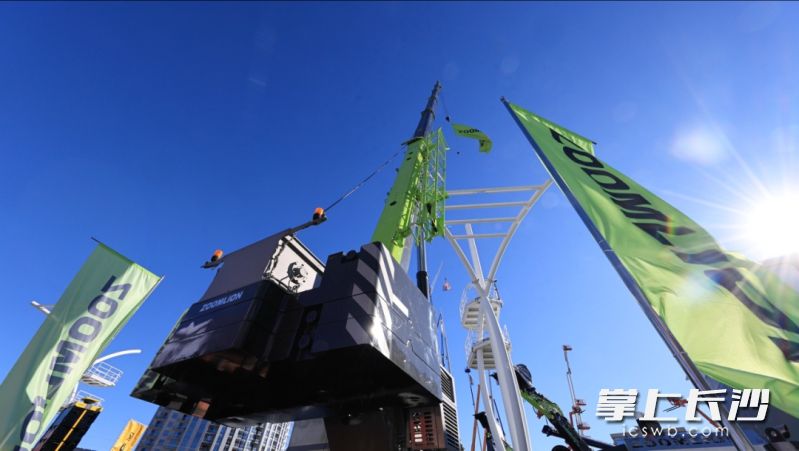 中联重科ZRT1500V6越野轮胎起重机 中联重科ZRT1500V6越野轮胎起重机