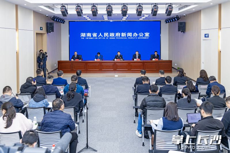 湖南省政府新闻办今天召开2026年“3·15”国际消费者权益日新闻发布会。长沙晚报通讯员 周欣摄