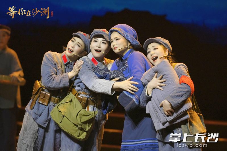 音乐剧唱段深情婉转。 音乐剧唱段深情婉转。