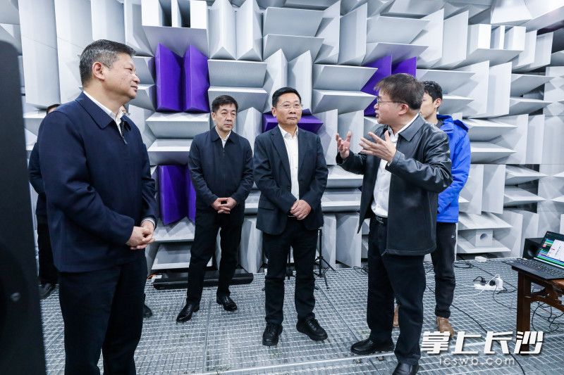 3月13日下午，市委副书记、市长陈博彰调研马栏山音视频实验室。 长沙晚报全媒体记者 董阳 摄