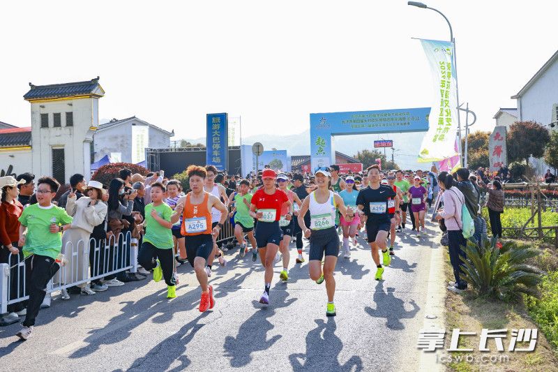 出发瞬间。均为长沙晚报全媒体记者 王志伟 摄 出发瞬间。均为长沙晚报全媒体记者 王志伟 摄