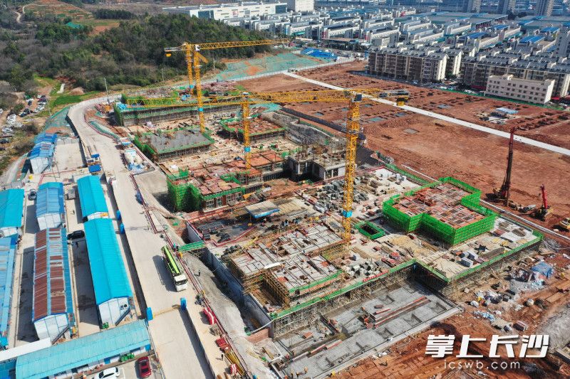 同兴佳苑安置房项目总建筑面积11.1万平方米，规划建设10栋高层住宅。 均为长沙晚报全媒体记者余劭劼摄