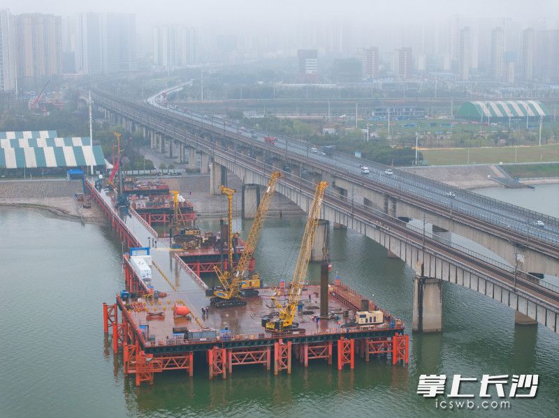 长沙湘江铁路特大桥主桥是长赣高铁湖南段控制性工程。 长沙湘江铁路特大桥主桥是长赣高铁湖南段控制性工程。