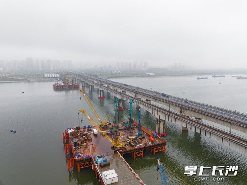 春节假期,项目部建设者们毅然放弃假期,全员坚守施工一线。 春节假期,项目部建设者们毅然放弃假期,全员坚守施工一线。