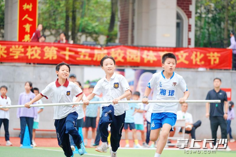 这种崇尚运动、热爱体育的氛围，早已沉淀为学校独有的浓厚体育文化。