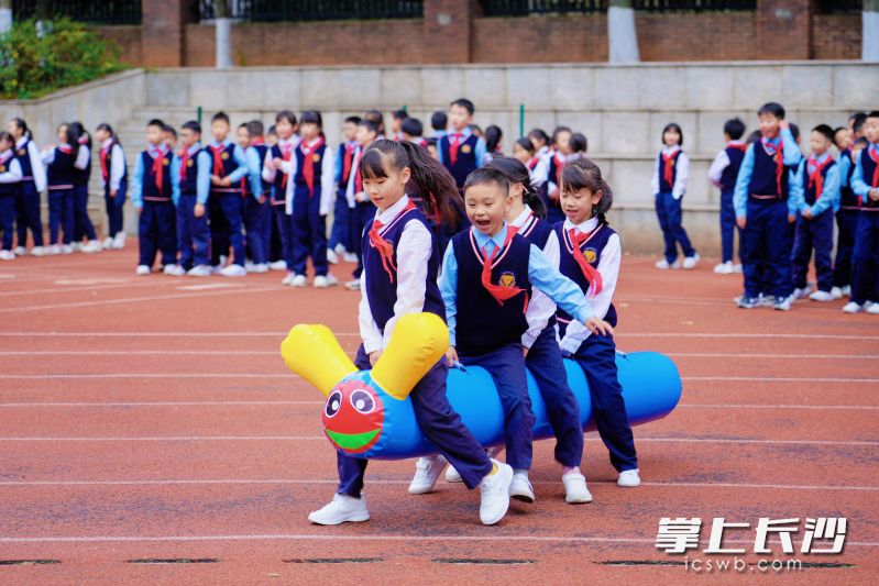 体育强则少年强，深耕细作的校园体育，早已成为学子健康成长的最强“助推器”。长沙晚报通讯员 朱畅 摄