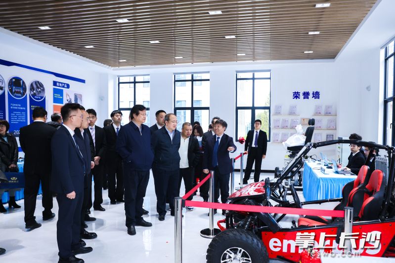 主动悬架系统应用在车辆上模拟减震。