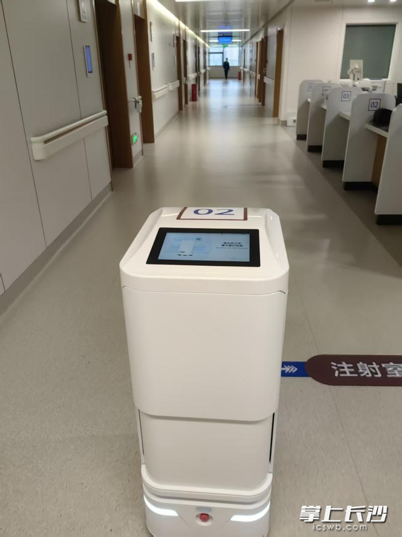 “新员工”上岗后，迅速融入了日常的配送工作中。