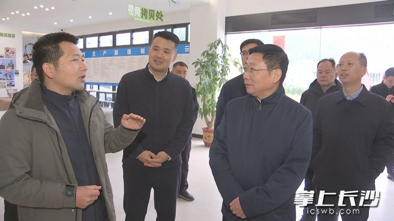 陈博彰在黑麋峰户外运动创新创业基地调研。