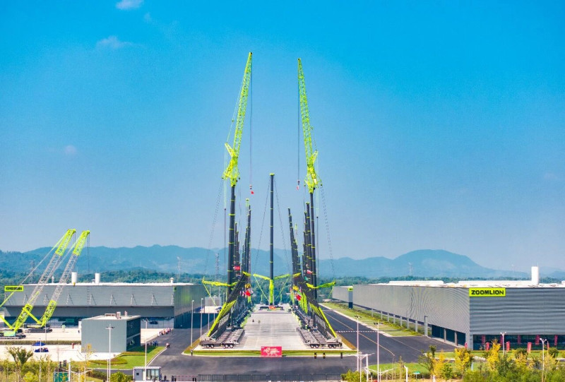 中联重科下线4000吨级全地面起重机。图片来源于长沙数字化城市形象资源共享平台 石亮 摄